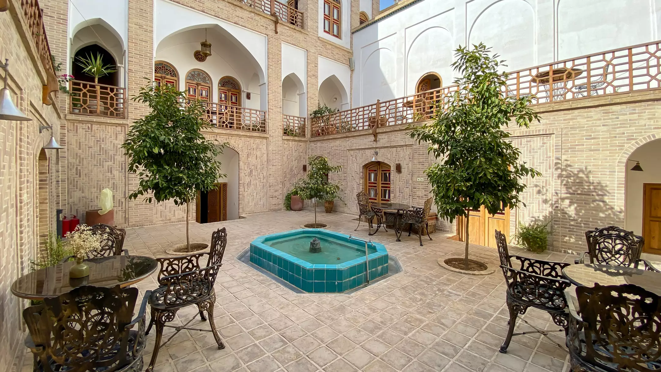 Alibaba https://cdn.alibaba.ir/ostorage/hotel-accommodation-images/6704db2eb347cc1bd8f4bc34_fccf157a-dfb0-4a31-9cba-d929da19565e_حیاط (1).webp